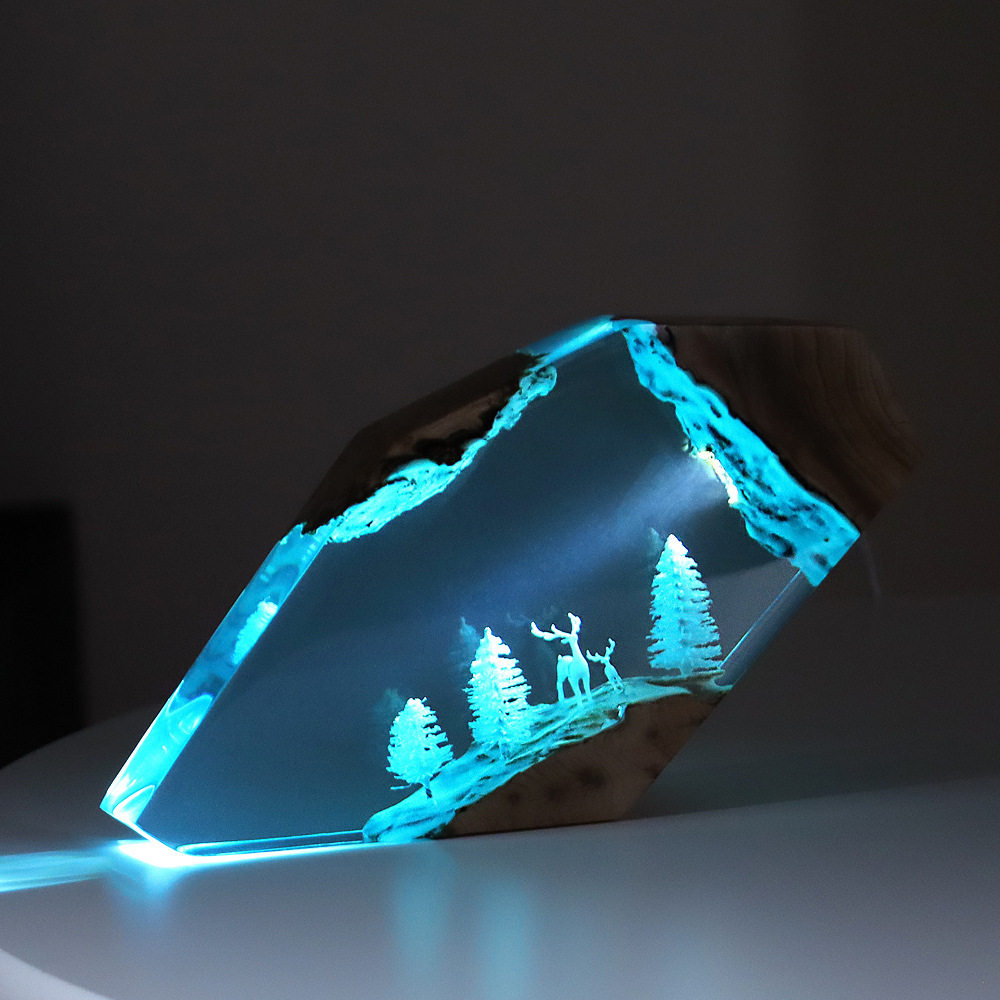 Art Y Craft - งานศิลปะตั้งโต๊ะรูปกวางนางฟ้าในป่า ของตกแต่งเรืองแสงแบบสั่งทำพิเศษ รูปเรือจม ปลาหมึก วัสดุไม้เนื้อแข็งและเรซิ่น ของตกแต่งบ้าน